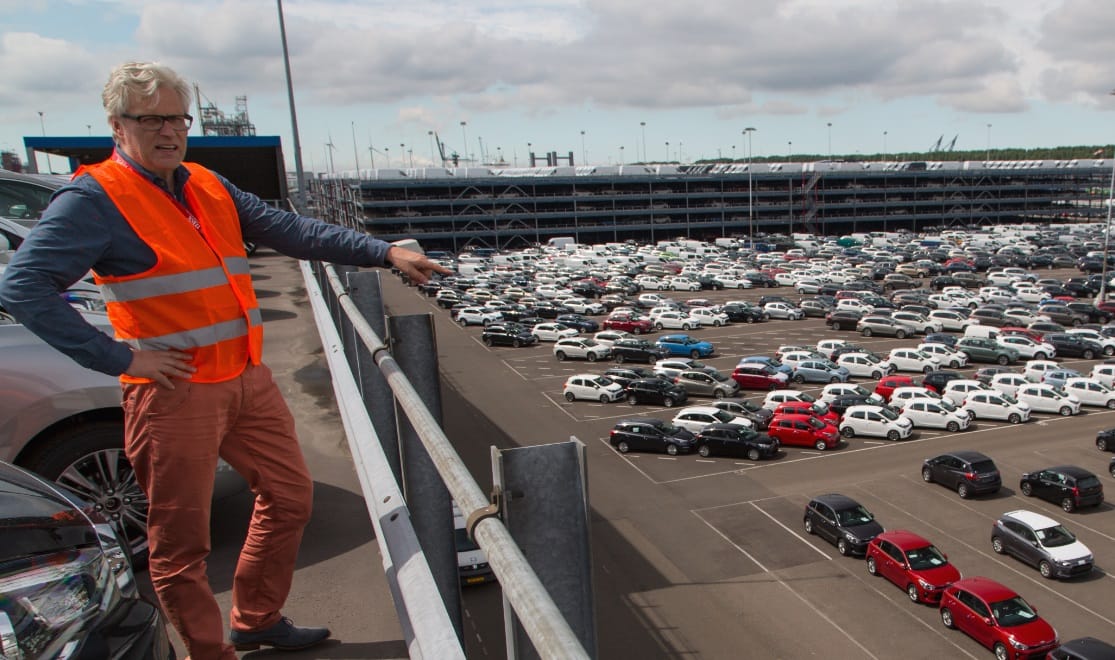 Hans Vosselman ist Manager Customer Relations bei C.RO, dem Betreiber des Autoterminals im Hafen Rotterdam. Hier werden pro Jahr 250.000 bis 300.000 Pkw an- und abtransportiert.