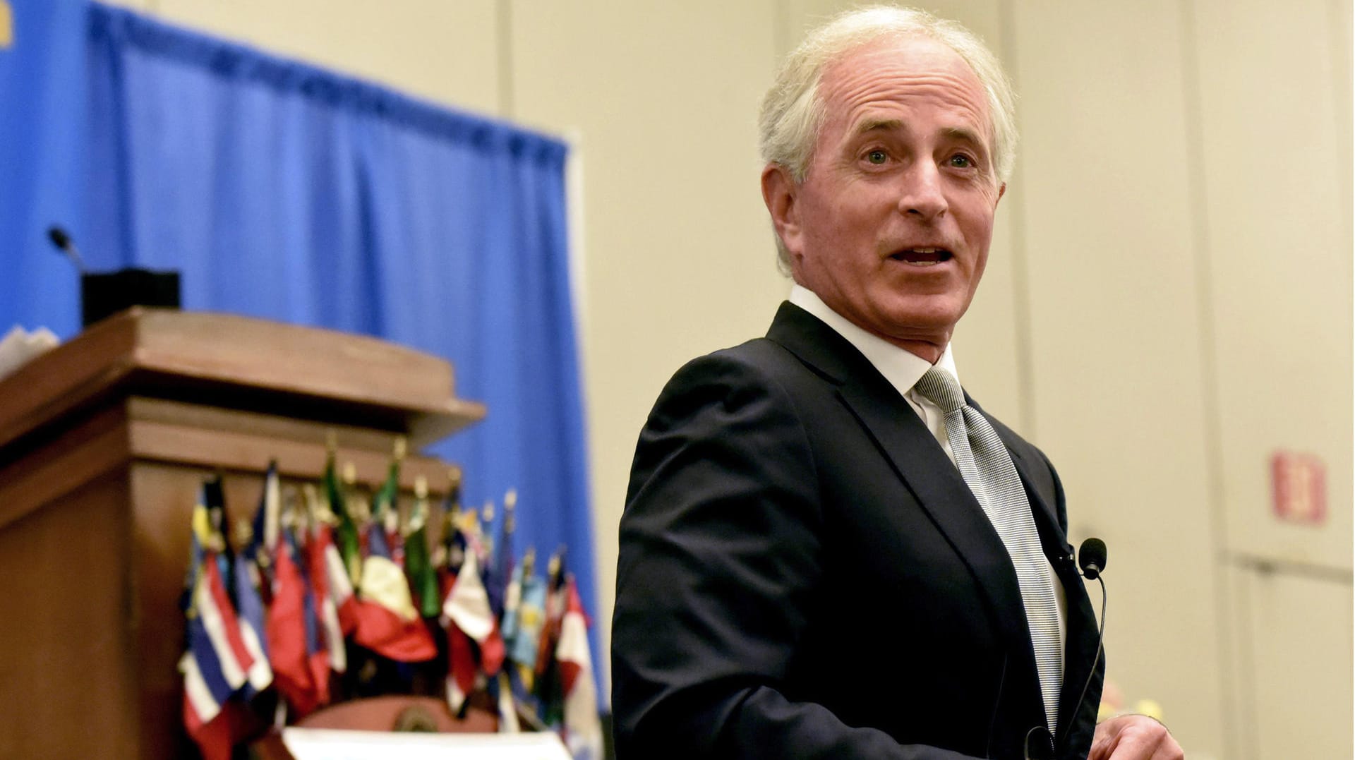 "Der Präsident war bisher nicht fähig, die Stabilität oder etwas von der Kompetenz an den Tag zu legen, die er braucht, um erfolgreich zu sein", sagte der Senator Corker vor Journalisten.