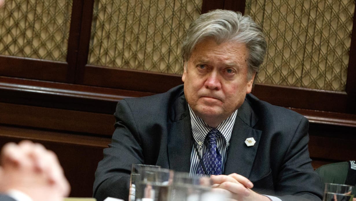 Steve Bannon bei einer Besprechung im Weißen Haus im Januar 2017. Steve Bannon bei einer Besprechung im Weißen Haus im Januar 2017.