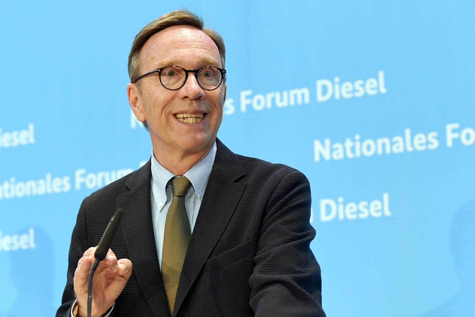 Matthias Wissmann, Präsident des Verbands der Automobilindustrie (VDA), äußert sich im Berliner Verkehrsministerium nach dem Diesel-Gipfel.