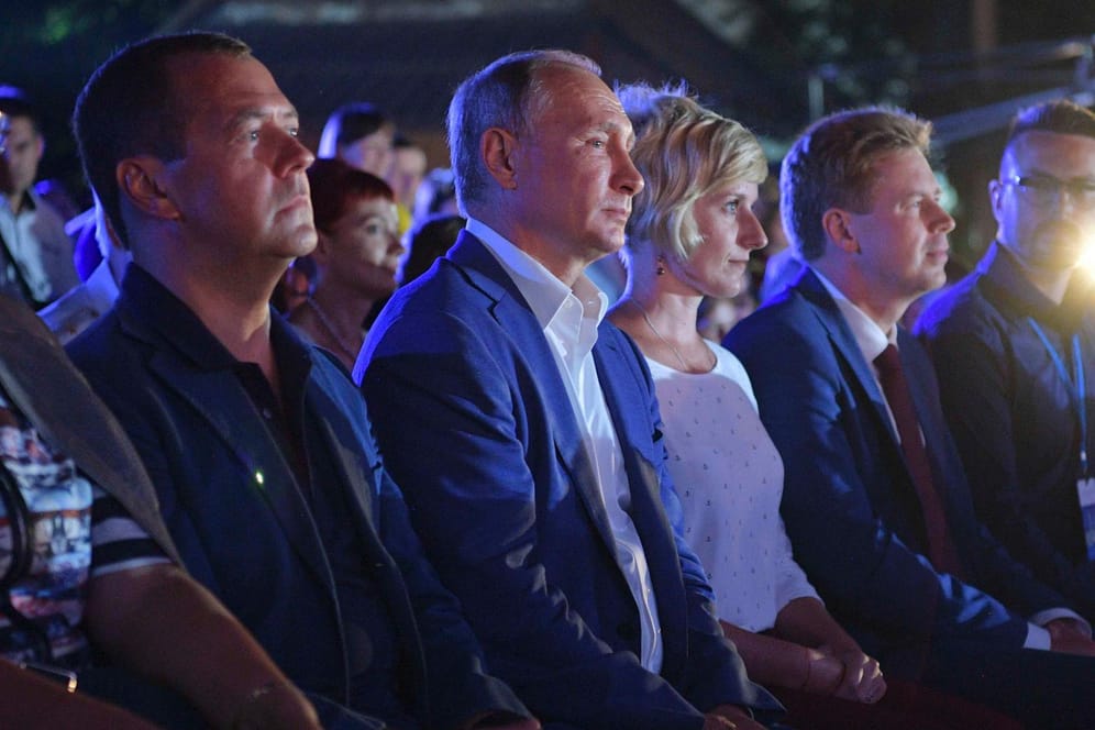 Während seines Besuchs in Sewastopol besuchte Putin auch ein Festival.