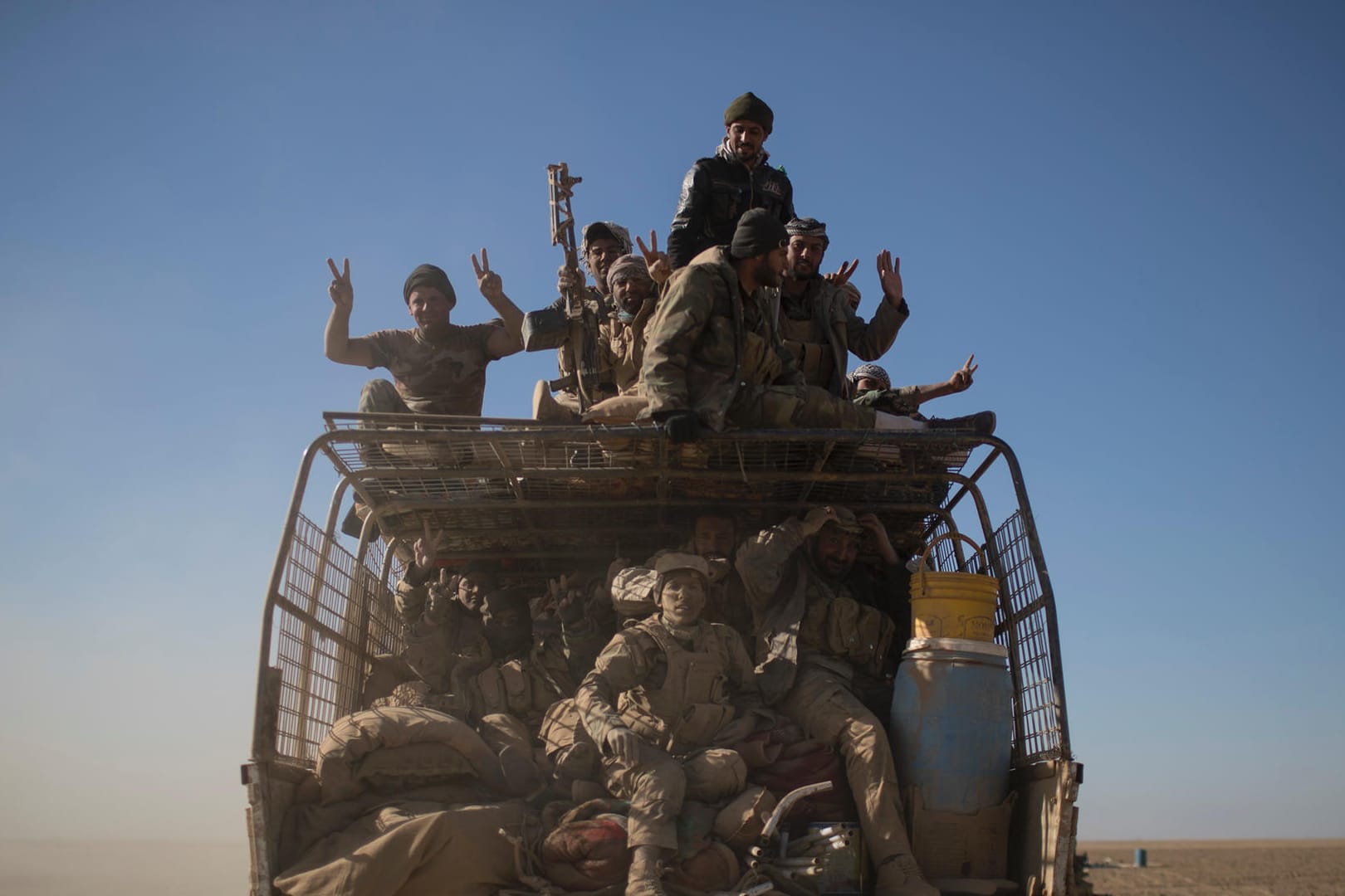 Irakische Kämpfer auf dem Weg in die IS-Hochburg Tal Afar.