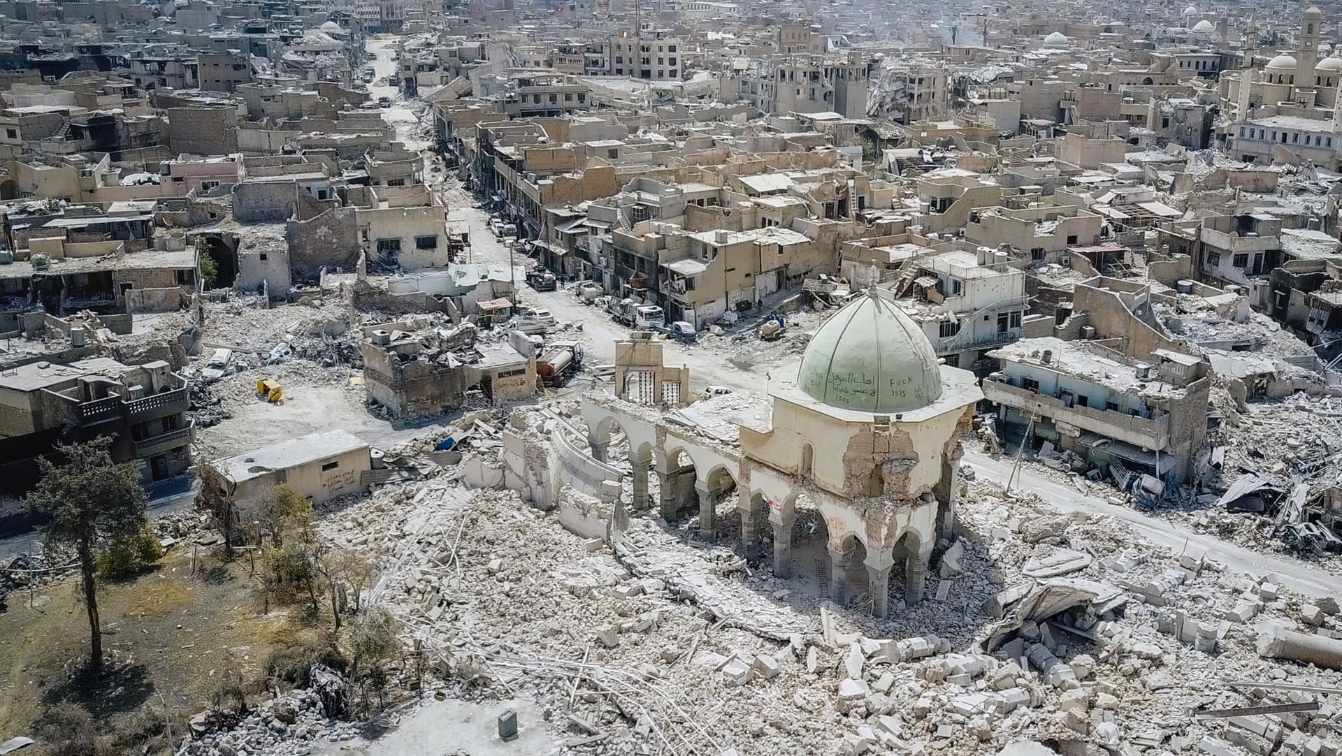Obwohl der IS besiegt wurde, ist es in Mossul - durch Bomben, die die Terrormiliz versteckt hat - noch immer sehr gefährlich. Obwohl der IS besiegt wurde, ist es in Mossul - durch Bomben, die die Terrormiliz versteckt hat - noch immer sehr gefährlich.