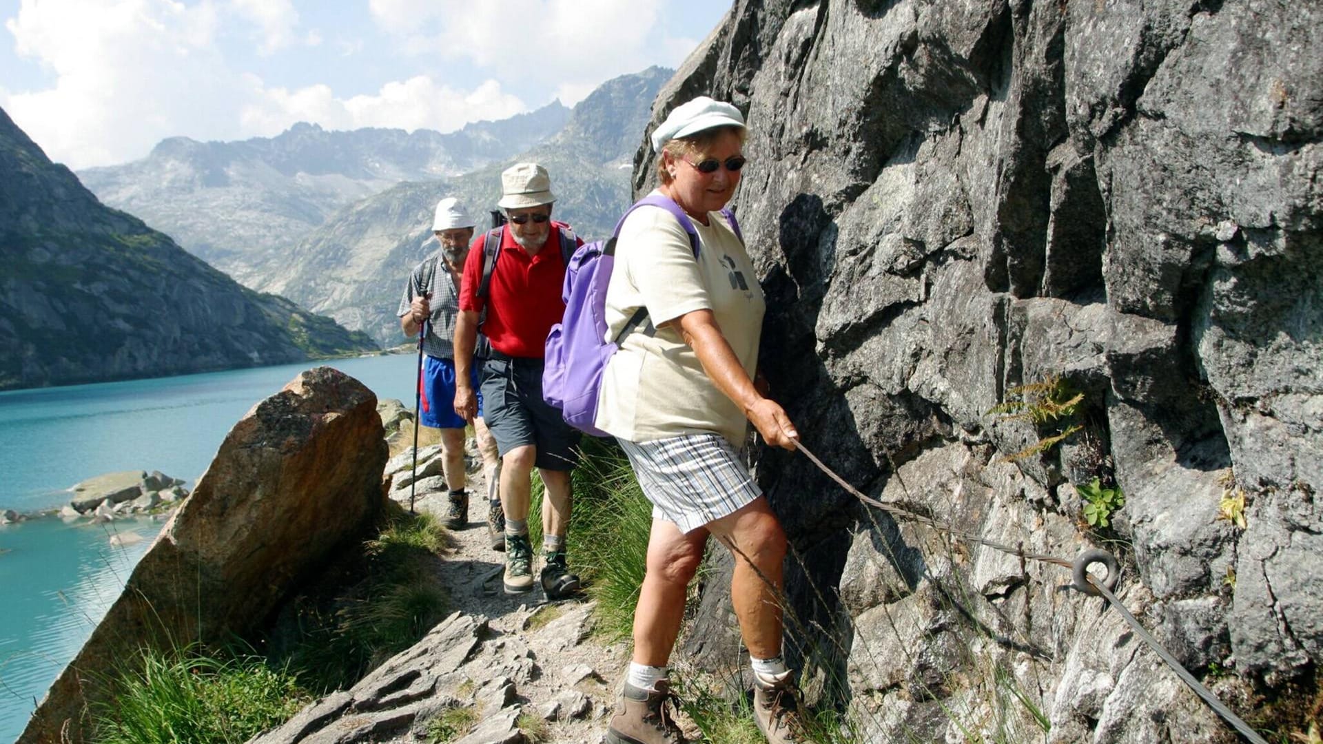 Das Klettern am Gelmersee im Berner Oberland ist bei Wanderern sehr beliebt. (Symboldbild). Das Klettern am Gelmersee im Berner Oberland ist bei Wanderern sehr beliebt. (Symboldbild).