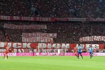 Nicht nur beim Eröffnungsspiel zwischen Bayern München und Bayer Leverkusen regte sich auf den Tribünen massiver Fan-Protest.