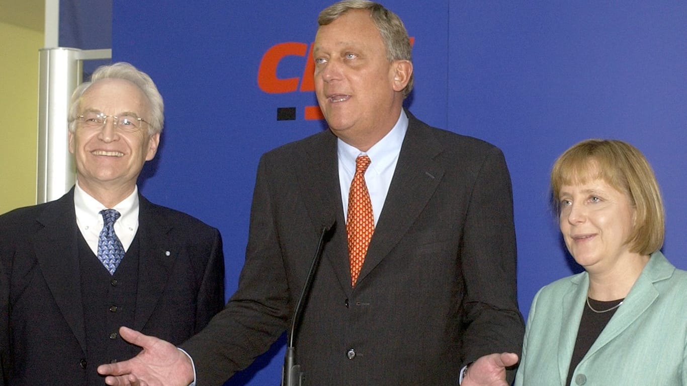 Januar 2002 in Berlin: Michael Spreng (Mitte) mit Kanzlerkandidat Edmund Stoiber (CSU) und CDU-Chefin Angela Merkel.