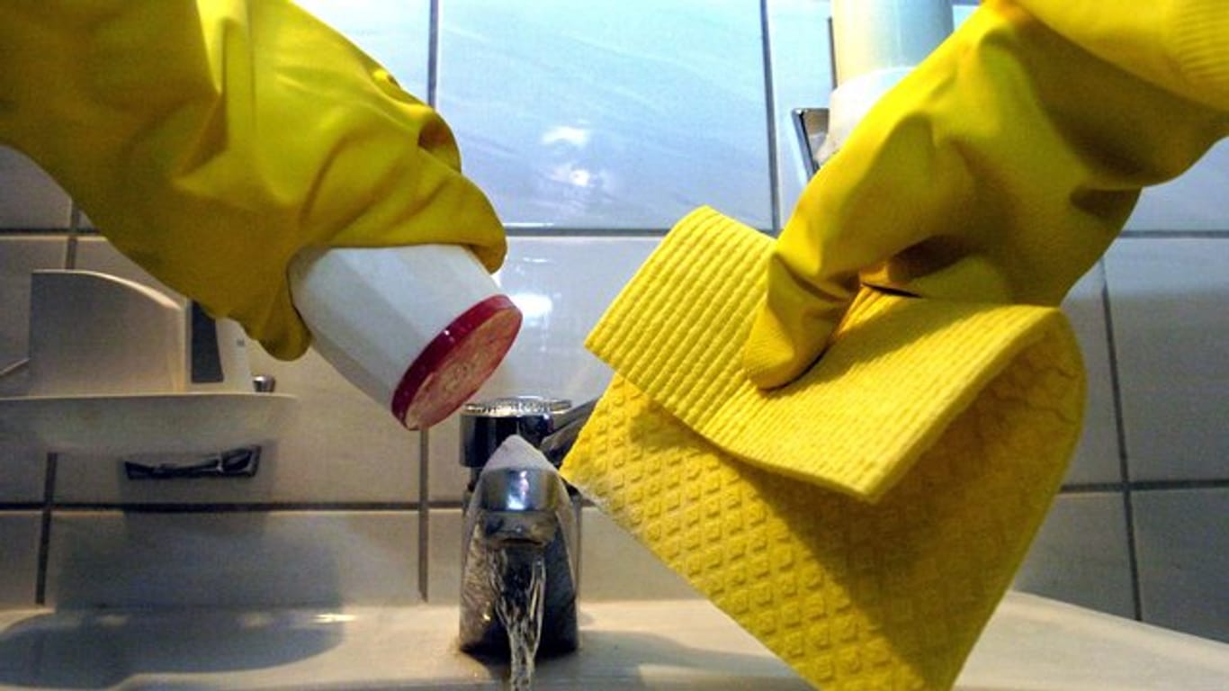 Eine Untersuchung ergab, dass man Putzlappen besser nicht in der Mikrowelle sauber machen sollte.