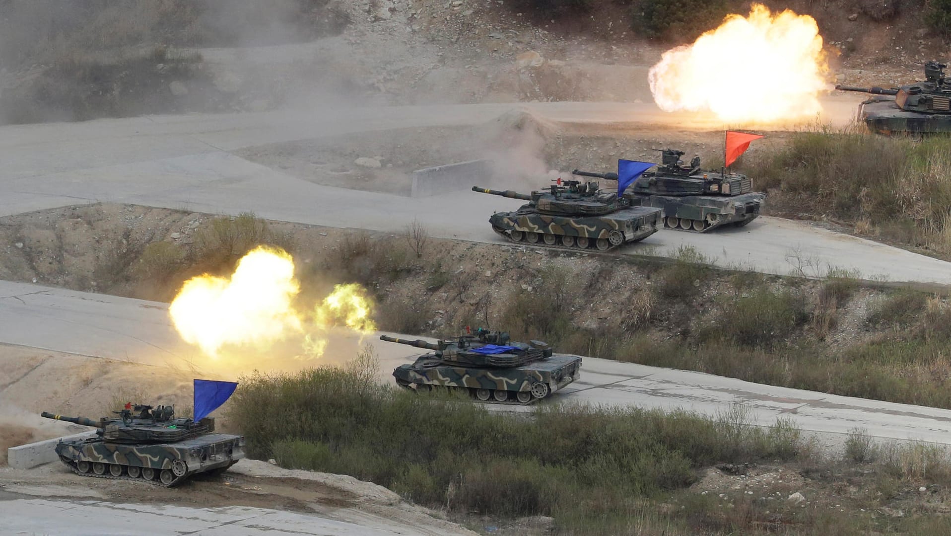 Die Streitkräfte der USA und Südkoreas halten von Montag bis Ende dieses Monats ihr alljährliches Manöver «Ulchi Freedom Guardian» ab. In beiden Ländern besteht die Sorge, der Dauerkonflikt um Nordkoreas Atom- und Raketenprogramm könnte sich durch das Manöver wieder verschärfen. Die Streitkräfte der USA und Südkoreas halten von Montag bis Ende dieses Monats ihr alljährliches Manöver «Ulchi Freedom Guardian» ab. In beiden Ländern besteht die Sorge, der Dauerkonflikt um Nordkoreas Atom- und Raketenprogramm könnte sich durch das Manöver wieder verschärfen.