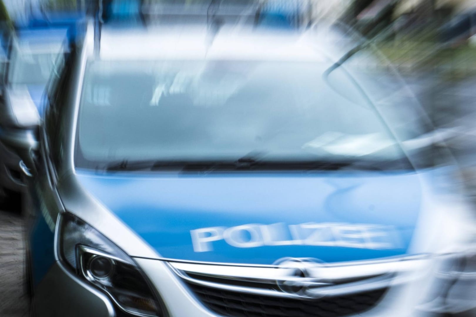 Auf der kurdischen Veranstaltung wurden durch die Rauchbombe neun Menschen verletzt. Hintergründe sind der Polizei noch unklar.