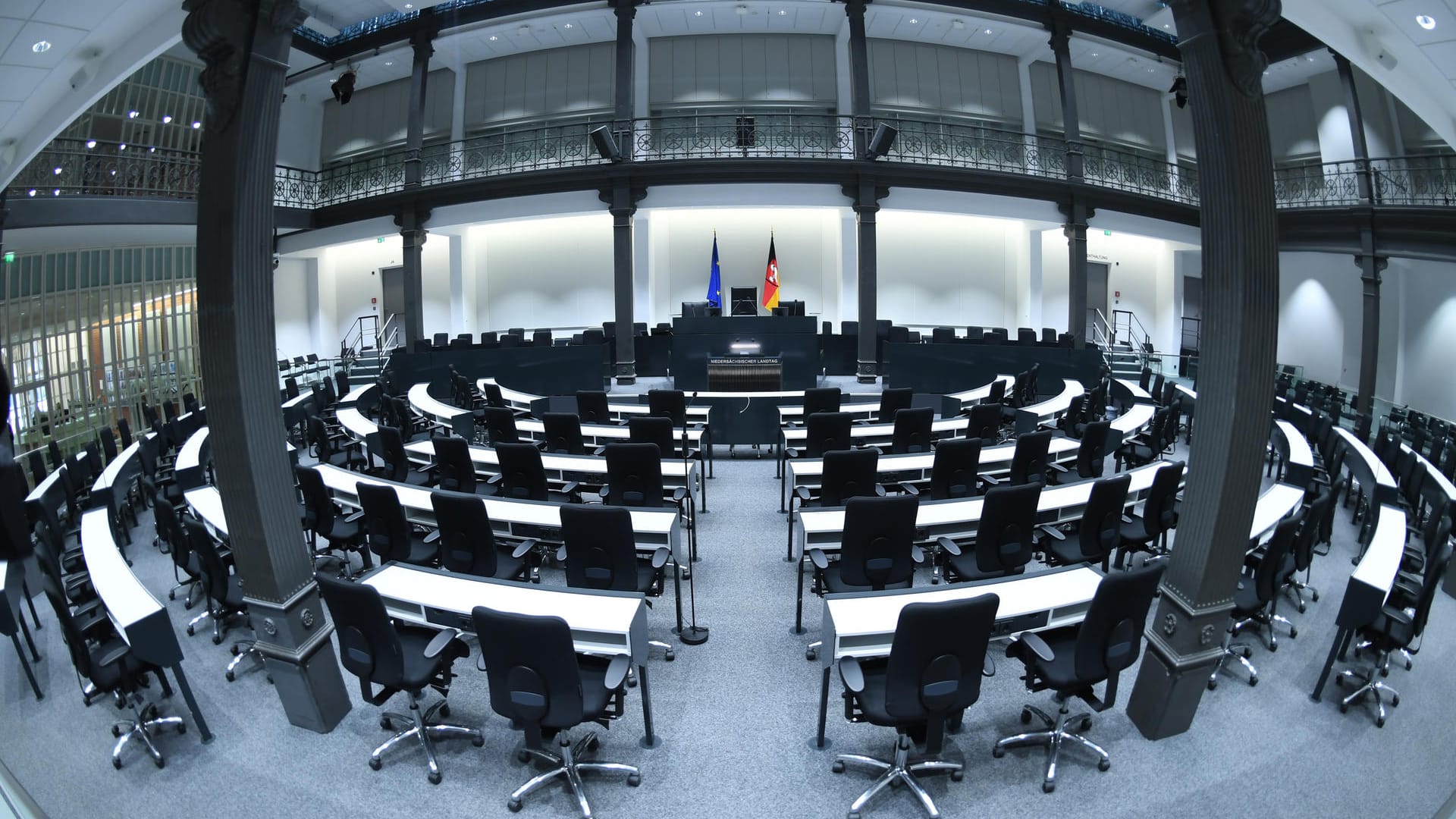 Der Landtag Niedersachsen hat seine Auflösung beschlossen. Der Landtag Niedersachsen hat seine Auflösung beschlossen.