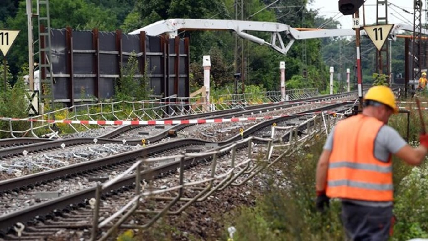 An der Tunnel-Baustelle in Rastatt Niederbühl hatten sich Bahngleise abgesenkt.