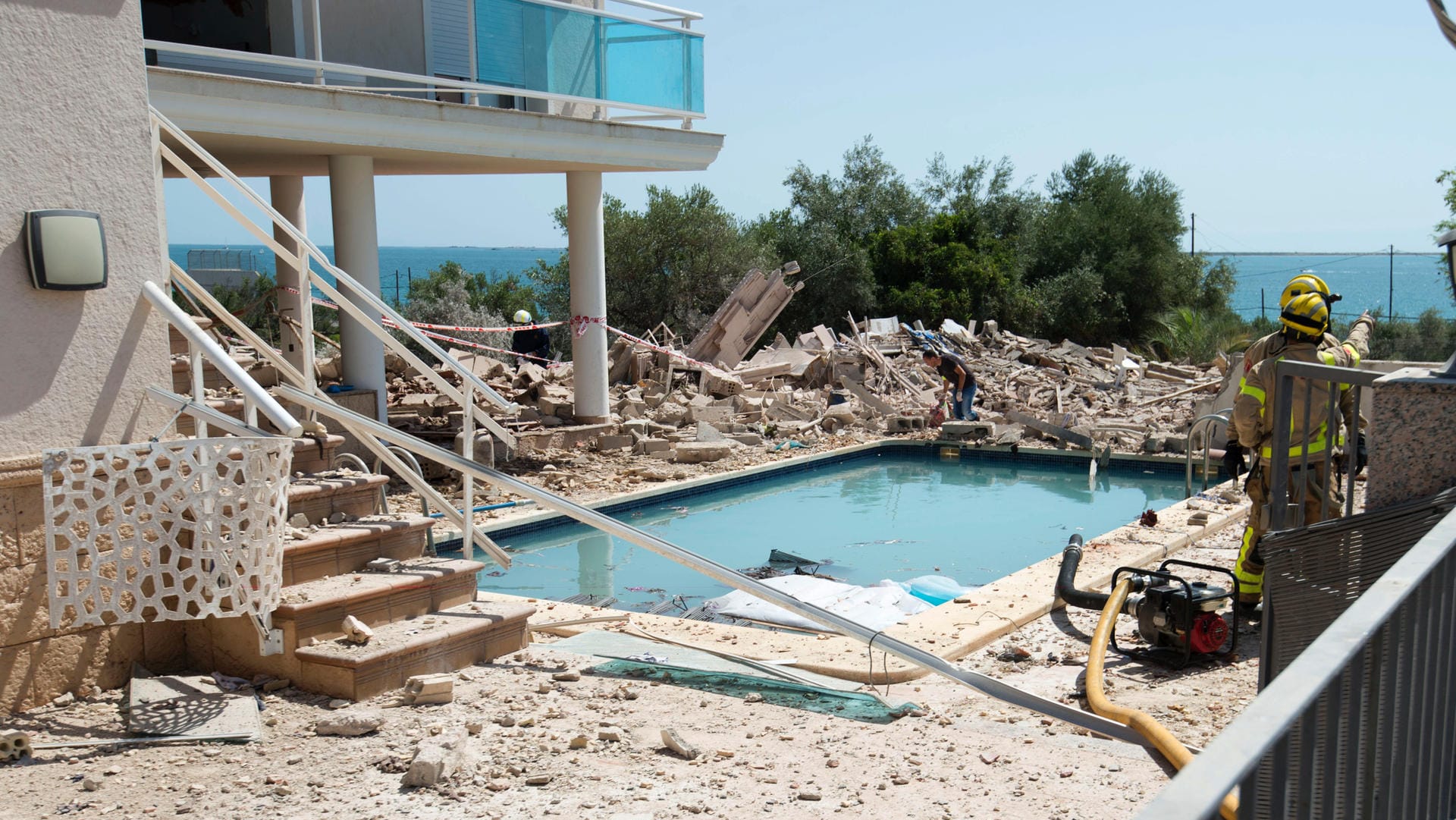 In einem Haus in Alcanar kam es bereits am Mittwoch zu einer Explosion, bei der drei Mitglieder der Zelle ums Leben kamen.