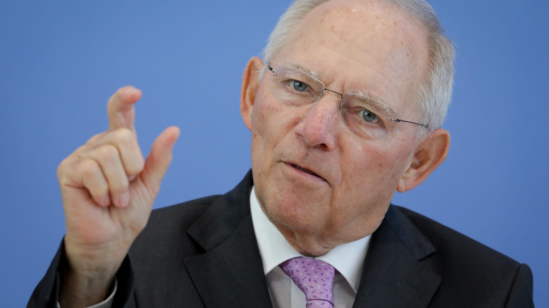 Bundesfinanzminister Wolfgang Schäuble bleibt möglicherweise nach der anstehenden Bundestagswahl in seinem bisherigen Amt. Bundesfinanzminister Wolfgang Schäuble bleibt möglicherweise nach der anstehenden Bundestagswahl in seinem bisherigen Amt.