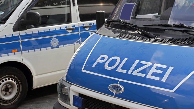 Polizeifahrzeuge im Einsatz Einsatzfahrzeuge der Bundespolizei zur Wahrung der öffentlichen Ordnung