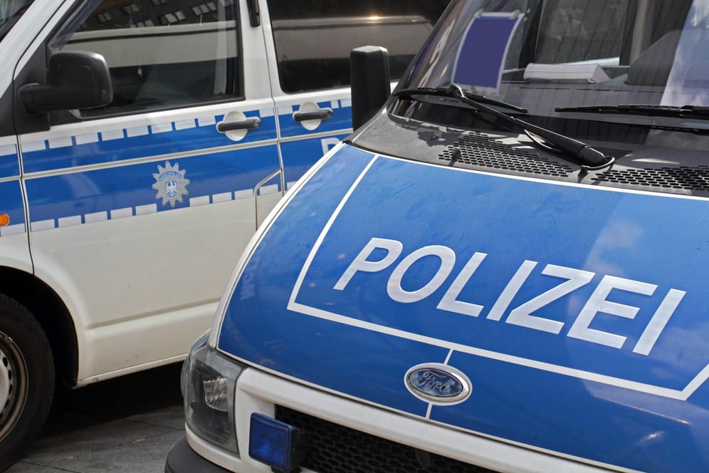 Polizeifahrzeuge im Einsatz Einsatzfahrzeuge der Bundespolizei zur Wahrung der öffentlichen Ordnung