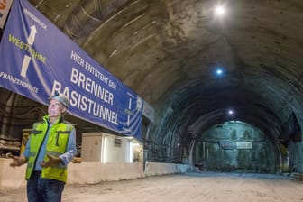 Zwischen Österreich und Italien entsteht zur Zeit für zehn Milliarden Euro der mit 64 Kilometern längste Tunnel der Welt, der 2026 fertig gestellt werden soll.