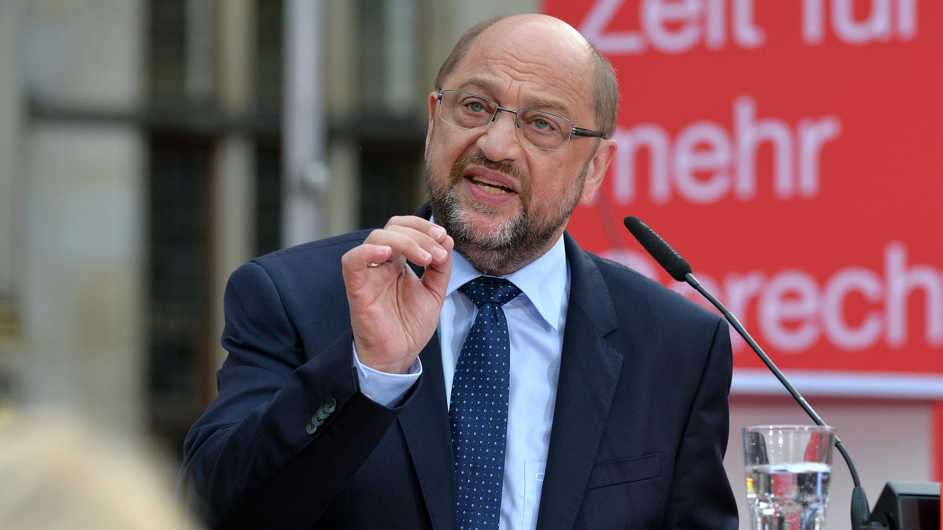 SPD-Kanzlerkandidat Martin Schulz bei einem Wahlkampfauftritt in Bremen. SPD-Kanzlerkandidat Martin Schulz bei einem Wahlkampfauftritt in Bremen.