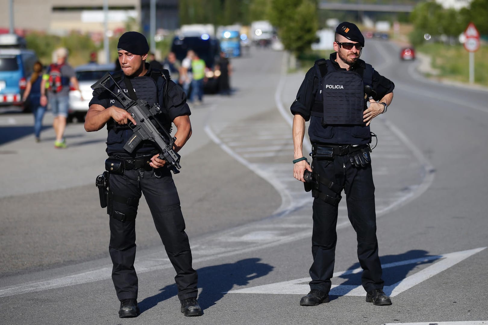 Die katalanische Polizei hat nach dem Anschlag von Barcelona in der Nähe der Stadt einen verdächtigen Mann getötet.