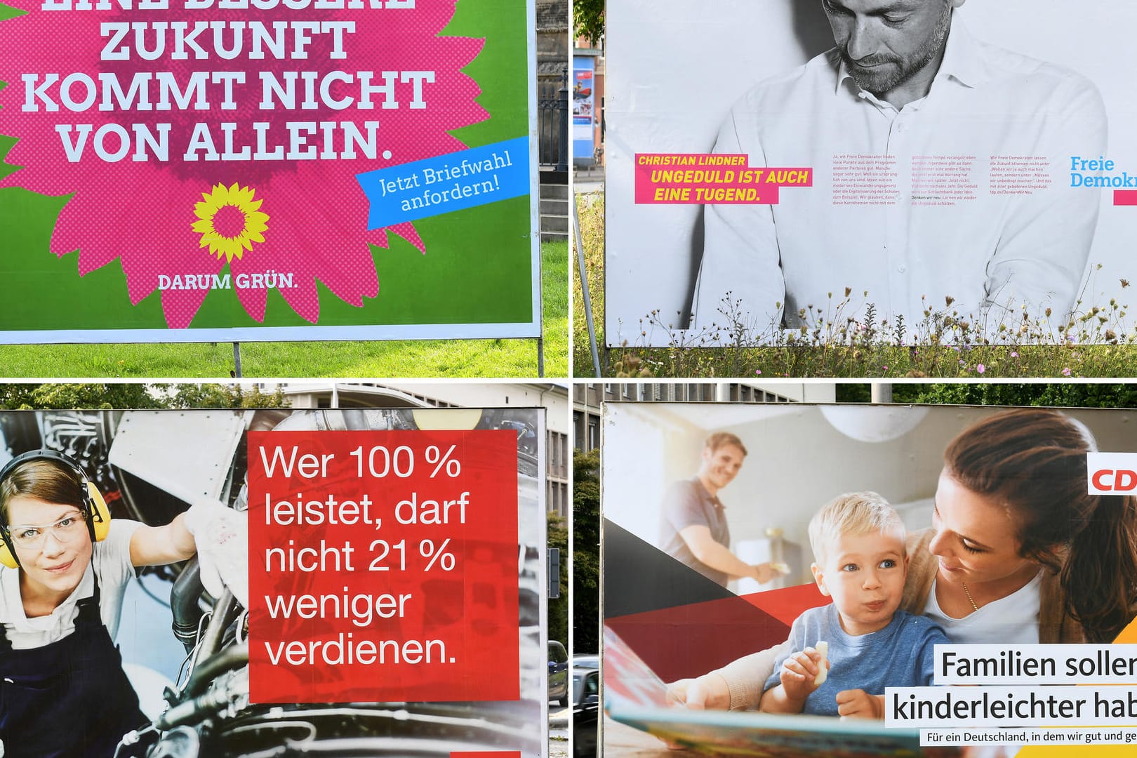 Im Uhrzeigersinn von oben links: Wahlplakate zur Bundestagswahl 2017 der Grünen, FDP, CDU und SPD