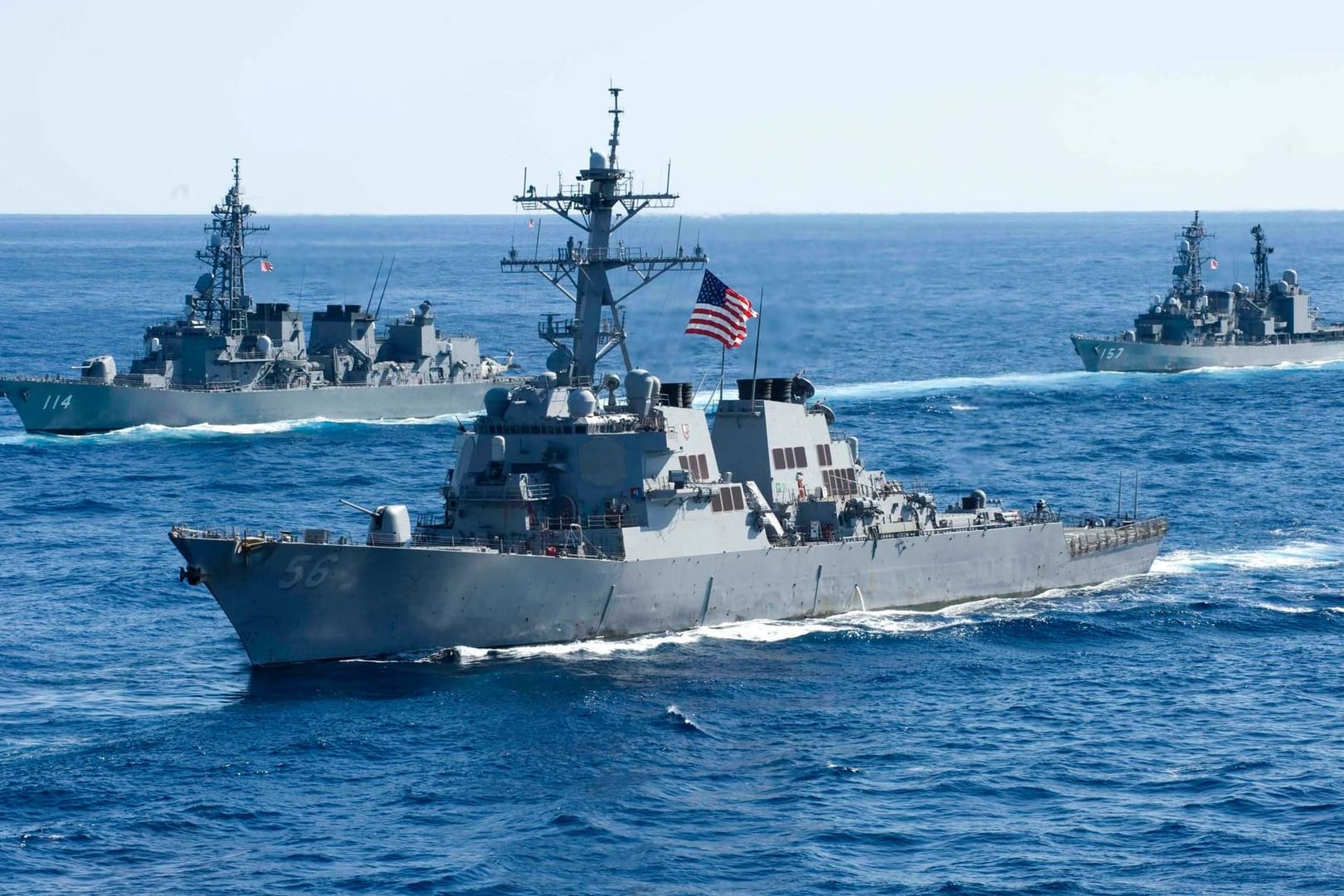 Der US-Zerstörer «USS John S. McCain» war östlich von Singapur mit einem großen Tanker kollidiert.