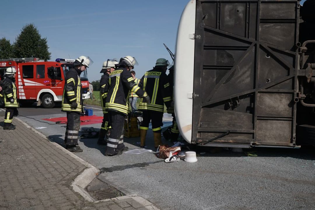 Polizei und Retter waren mit einem Großaufgebot an der Unfallstelle.