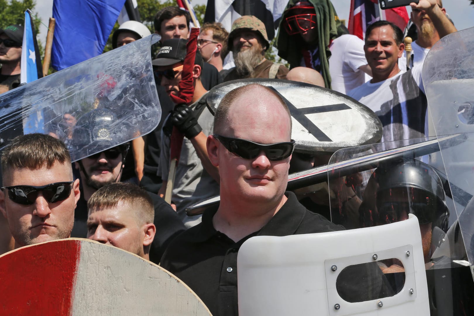 Rechtsextremistische Demonstranten versammeln sich in Charlottesville (USA).