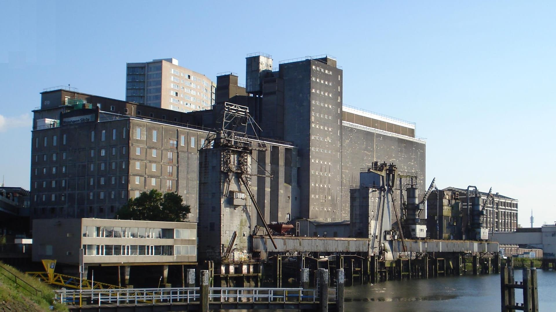 Das Konzert sollte im "Maassilo" einem ehemaligen Getreidespeicher im Hafen von Rotterdam stattfinden.