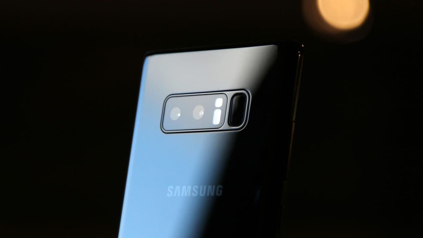 Samsung führt die Dual-Kamera ein, der Fingerabdruckscanner ist immer noch leicht deplatziert.