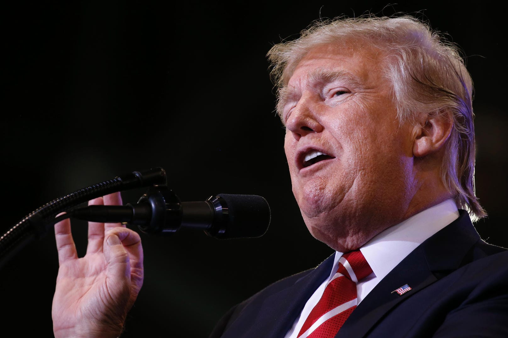 US-Präsident Donald Trump bei einer Rede vor Anhängern in Phoenix (US-Staat Arizona).