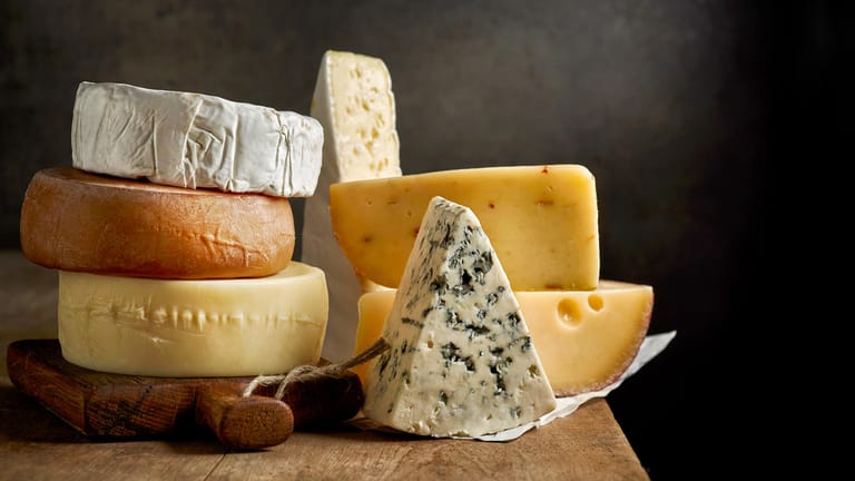 Im Käse eines französischen Herstellers sollen Kolibakterien gefunden worden sein.