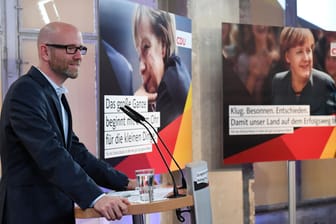 CDU-Generalsekretär Peter Tauber stellt die zweite Plakatserie zur Bundestagswahl 2017 vor.