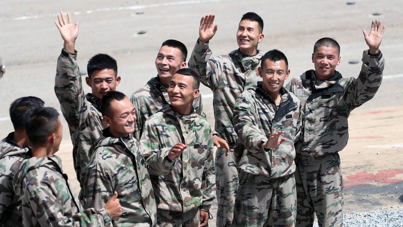 Tätowierungen, Selbstbefriedigung und Computerspielen sind für die chinesische Armee problematisch.