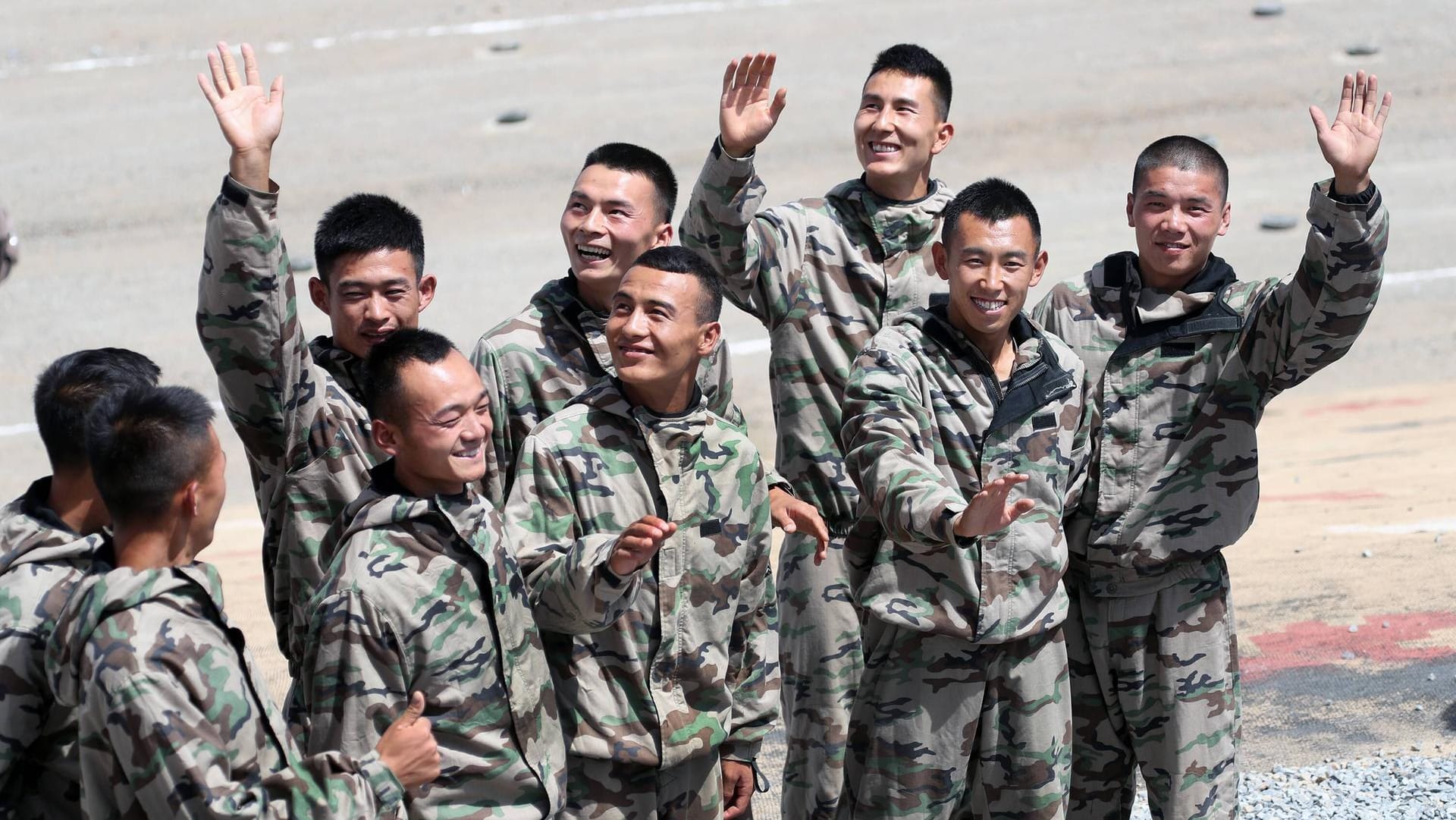 Tätowierungen, Selbstbefriedigung und Computerspielen sind für die chinesische Armee problematisch. Tätowierungen, Selbstbefriedigung und Computerspielen sind für die chinesische Armee problematisch.