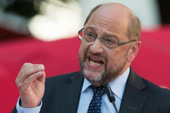 Martin Schulz sieht in der Pkw-Maut keinen Nutzen und will sie bei einem Wahlsieg sofort abschaffen.