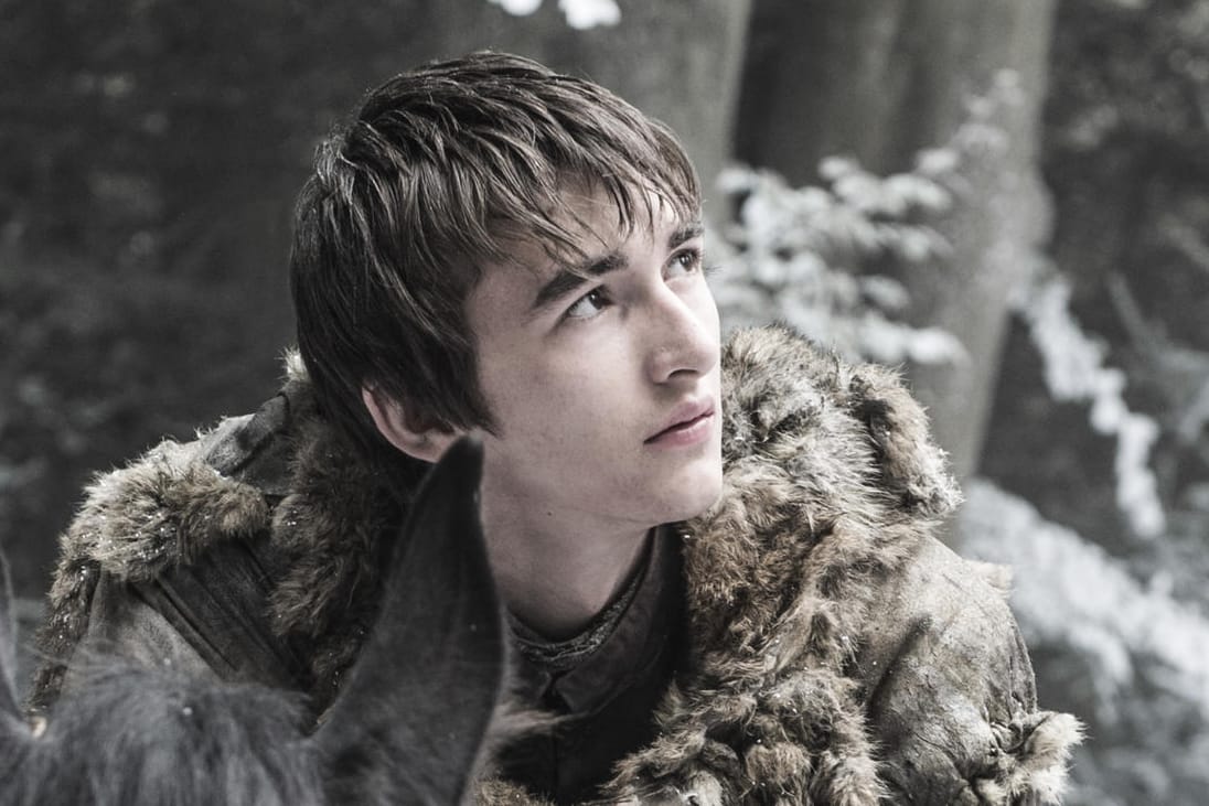 Bran Stark reitet auf einem Pferd.