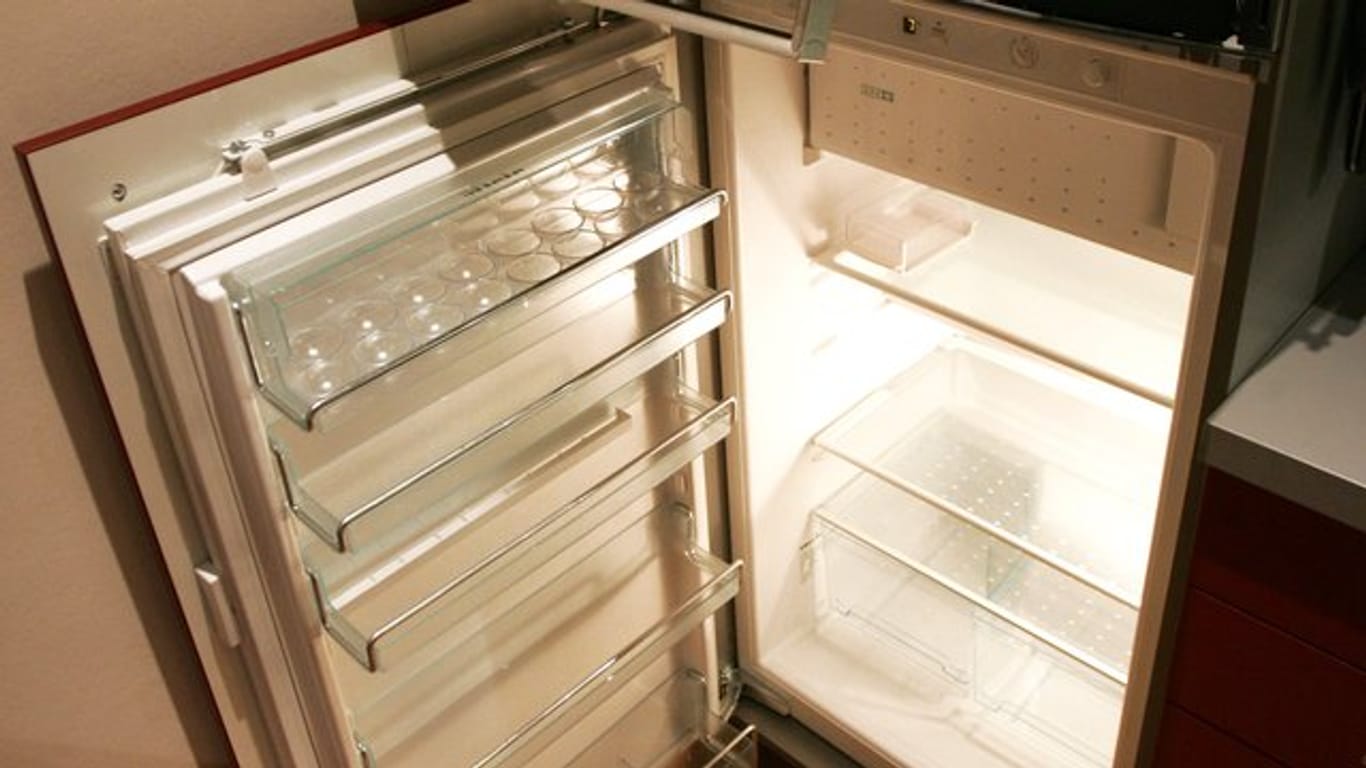Wer Strom sparen möchte, stellt seinen Kühlschrank am besten in eine kühle Umgebung.