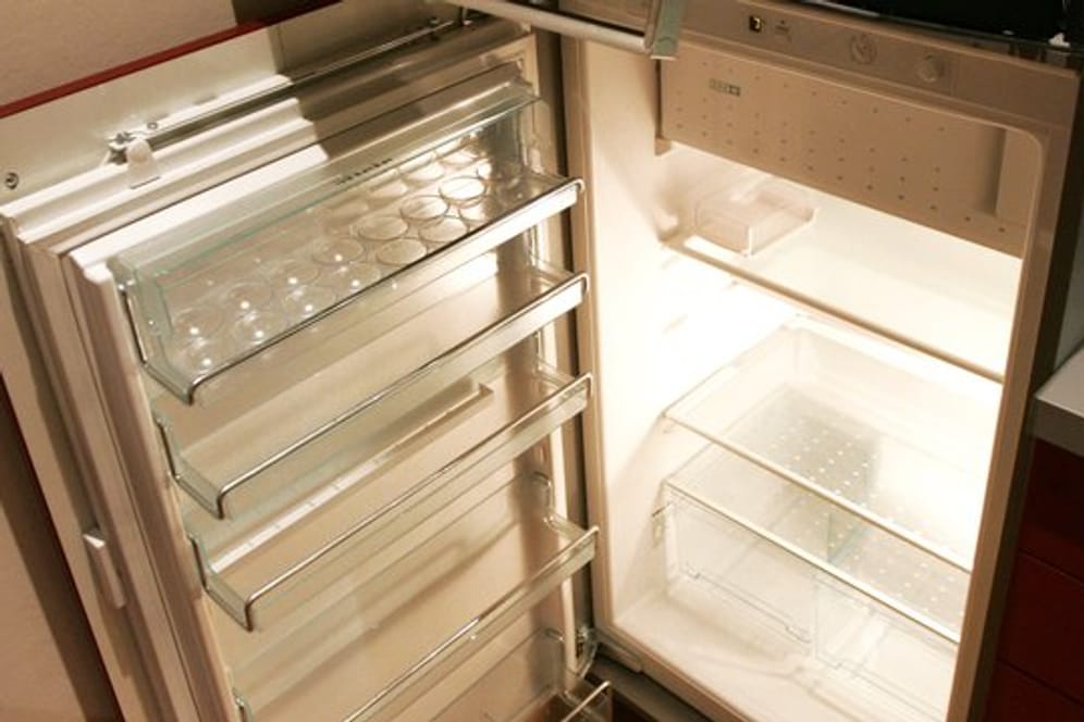 Wer Strom sparen möchte, stellt seinen Kühlschrank am besten in eine kühle Umgebung.