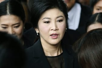 Yingluck Shinawatra hat sich wegen eines umstrittenen Gerichtsverfahrens ins Ausland abgesetzt.
