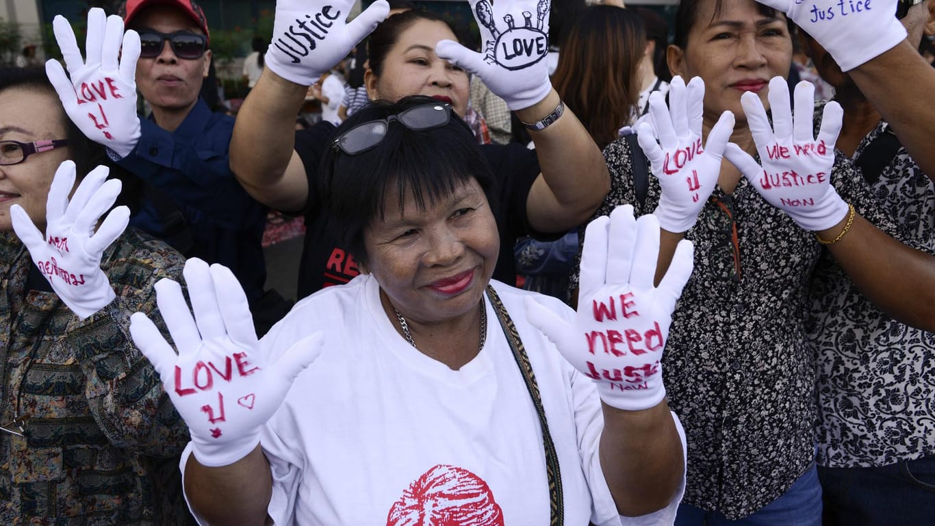 Die Anhänger Yinglucks fordern Gerechtigkeit.