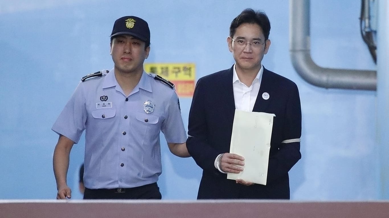 Samsungerbe Lee Jae Yong nach der Urteilsverkündung.