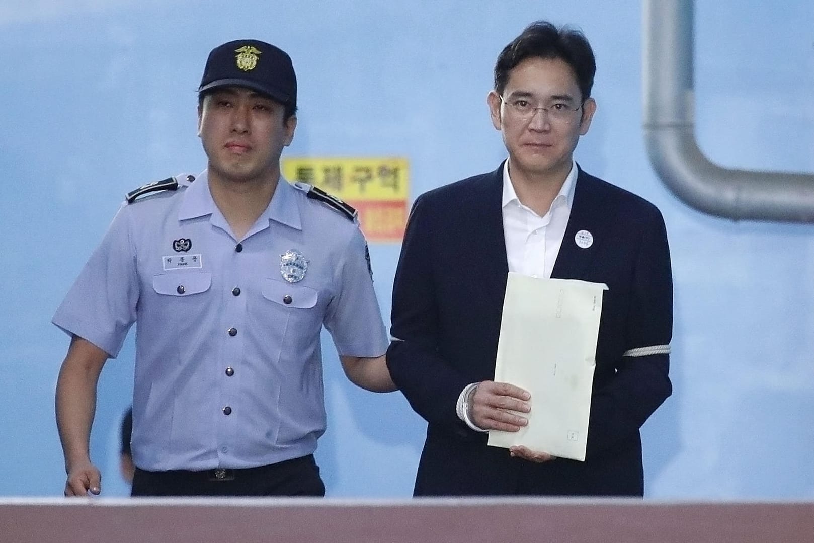 Samsungerbe Lee Jae Yong nach der Urteilsverkündung.