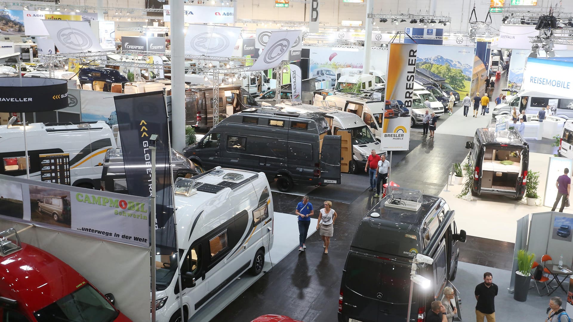 Beim Fachbesuchertag der Campingmesse «Caravan-Salon» in Düsseldorf (Nordrhein-Westfalen).