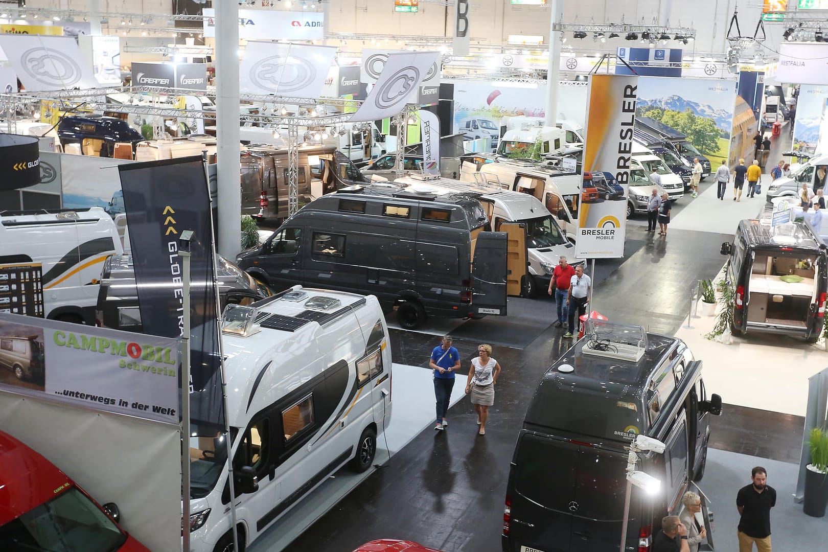 Beim Fachbesuchertag der Campingmesse «Caravan-Salon» in Düsseldorf (Nordrhein-Westfalen).