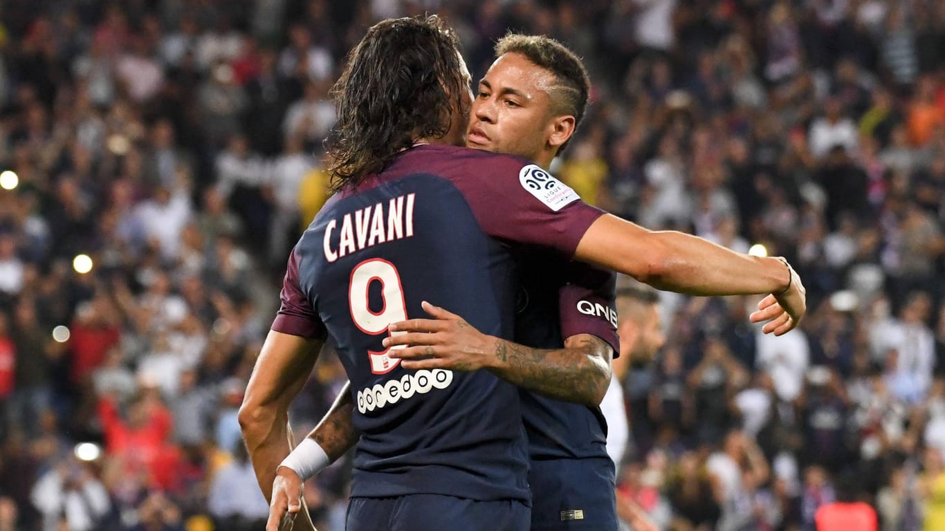 Neymar (rechts) und Edinson Cavani bejubeln den Sieg über St.Etienne