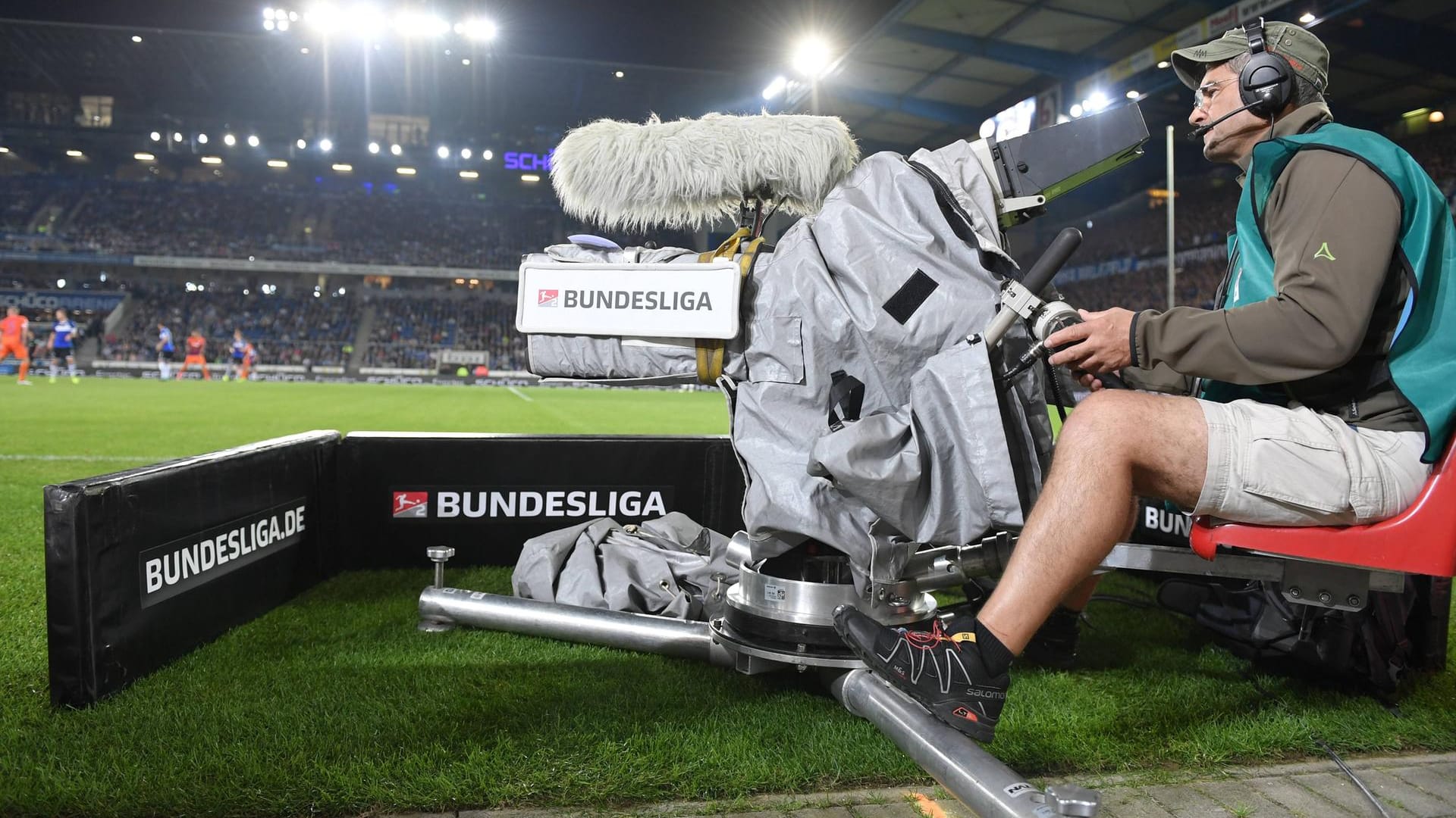 Die Live-Bilder der TV-Kameras konnten am Freitag lange Zeit nicht empfangen werden. Die Live-Bilder der TV-Kameras konnten am Freitag lange Zeit nicht empfangen werden.