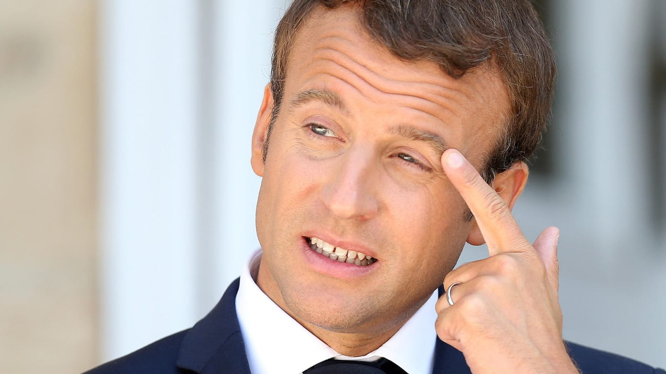 Frankreichs Präsident Emmanuel Macron gibt 26.000 Euro für sein Make-up aus.