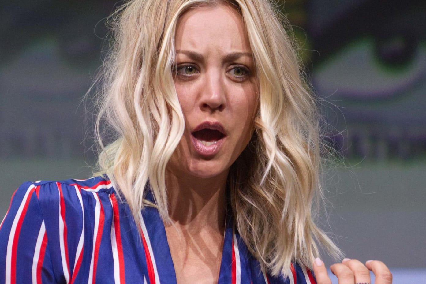 Kaley Cuoco lässt bei einem Geburtstagswunsch an die Mama tief blicken.