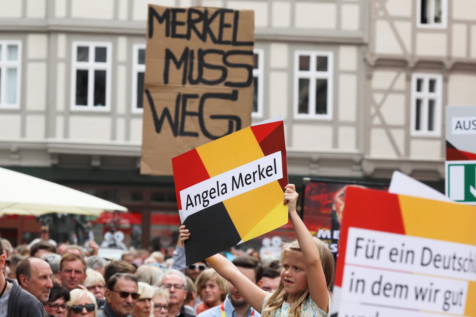 Bei einem Wahlkampfauftritt von Angela Merkel in Quedlingburg kam es zu einem Pfeifkonzert und Protestrufen.