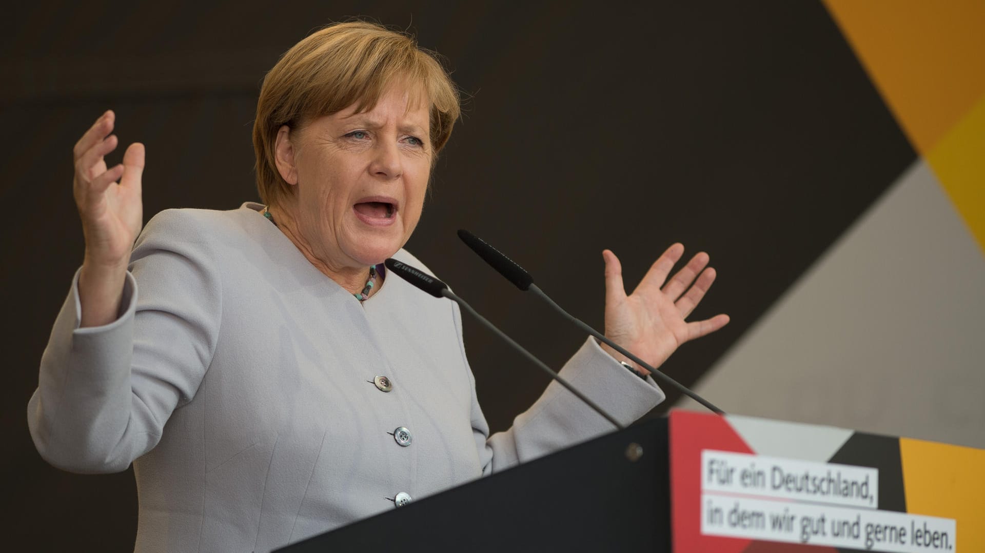 Trotz guter Umfragewerte, glaubt Angela Merkel, dass der Ausgang der Bundestagswahl absolut offen ist. Trotz guter Umfragewerte, glaubt Angela Merkel, dass der Ausgang der Bundestagswahl absolut offen ist.