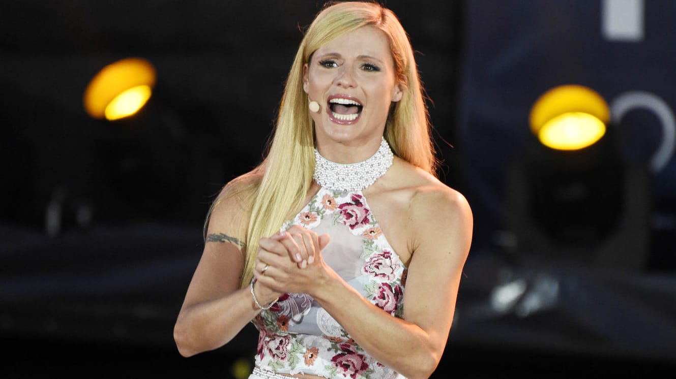 Michelle Hunziker moderierte "Das große Sommer-Hit-Festival 2017" am Timmendorfer Strand.